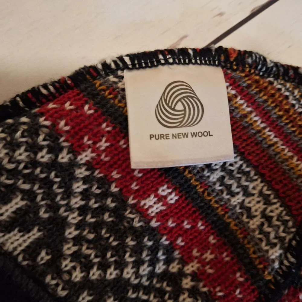 Pure New Wool Winter Hat – Nordic Pattern Knit Beanie - Picture 2 of 3